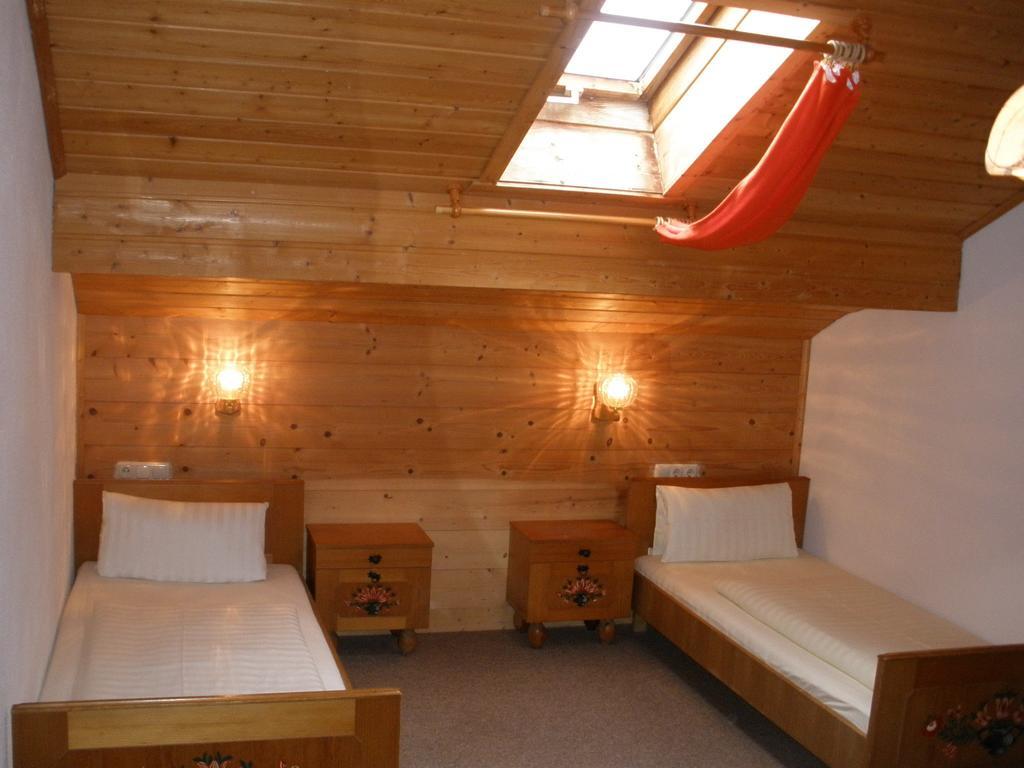 Alpengasthof Zur Loisach Hotel Grossweil Værelse billede