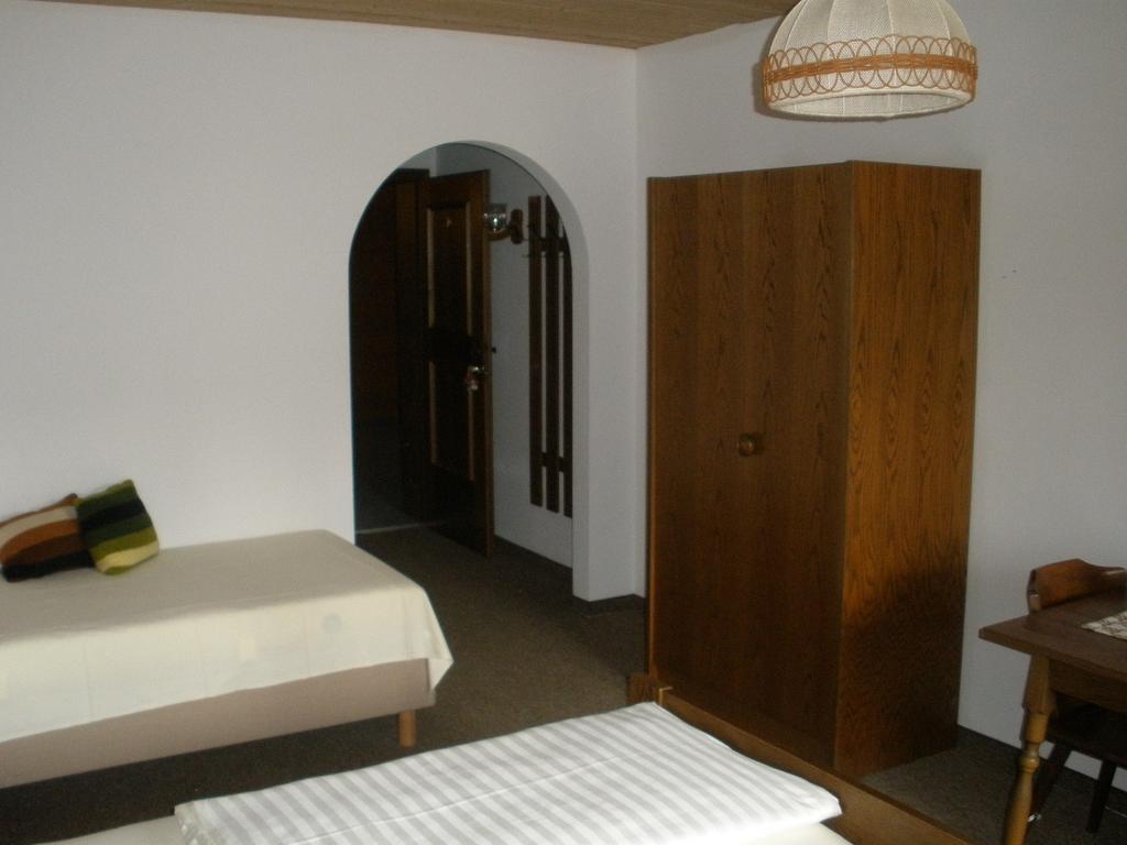 Alpengasthof Zur Loisach Hotel Grossweil Værelse billede