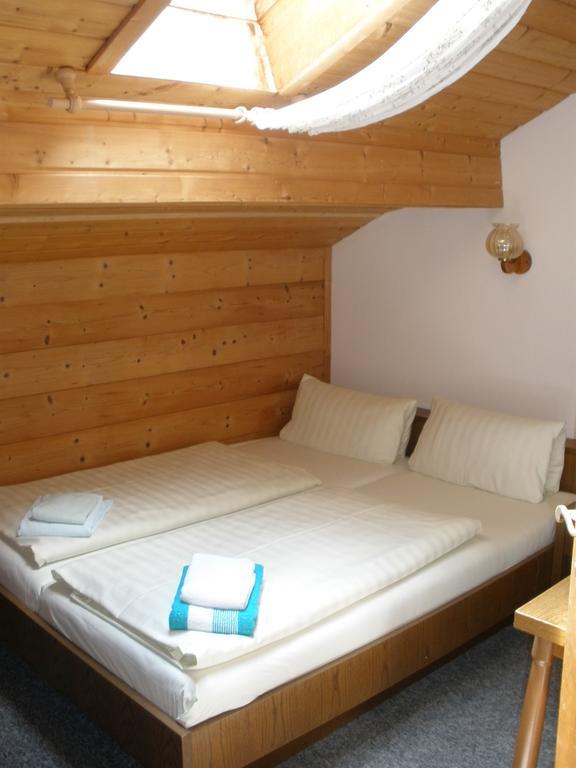 Alpengasthof Zur Loisach Hotel Grossweil Værelse billede