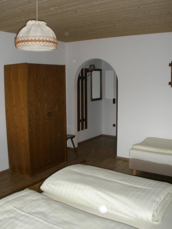 Alpengasthof Zur Loisach Hotel Grossweil Værelse billede