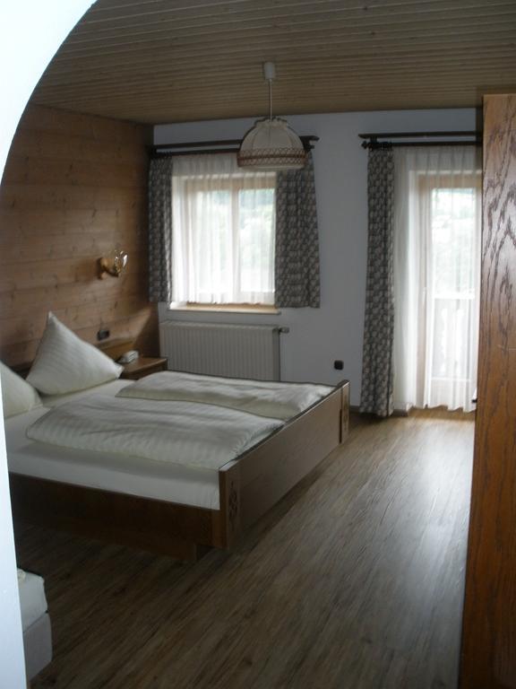 Alpengasthof Zur Loisach Hotel Grossweil Værelse billede