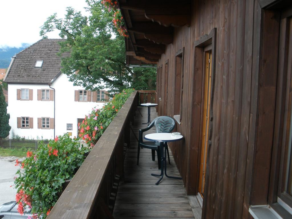 Alpengasthof Zur Loisach Hotel Grossweil Værelse billede