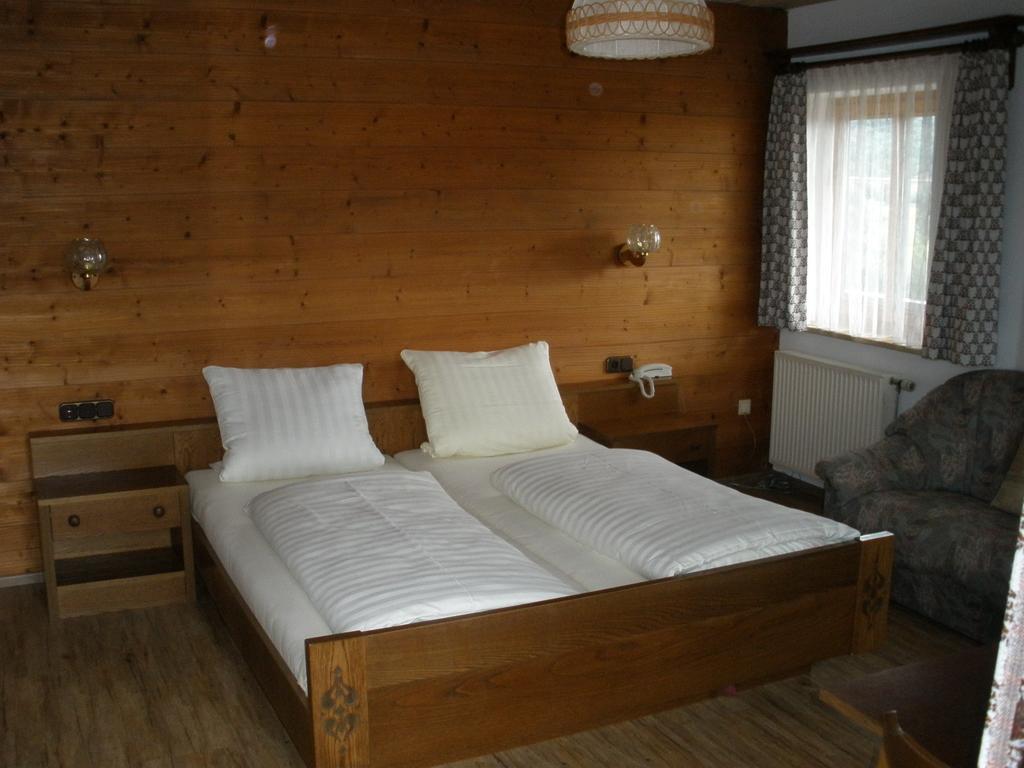 Alpengasthof Zur Loisach Hotel Grossweil Værelse billede