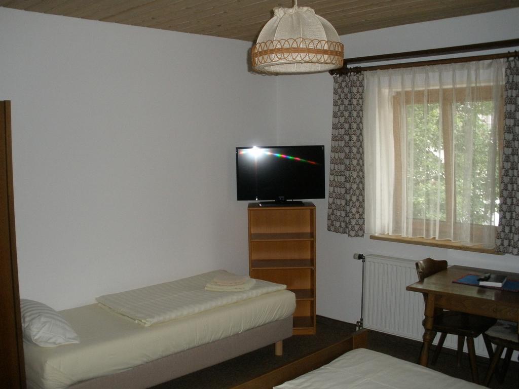 Alpengasthof Zur Loisach Hotel Grossweil Værelse billede