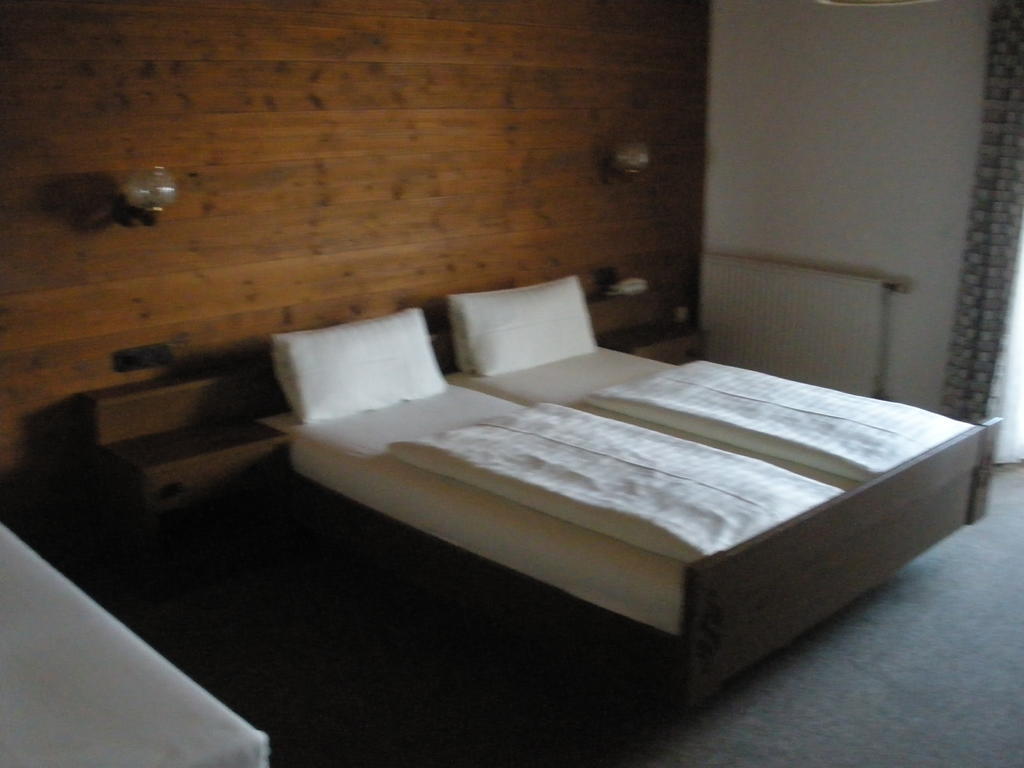 Alpengasthof Zur Loisach Hotel Grossweil Værelse billede